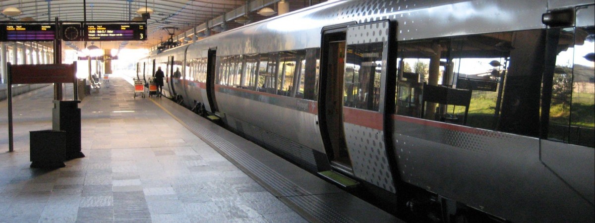 Czapka św. Mikołaja zamiast biletu: Flytoget powraca z bożonarodzeniową akcją 