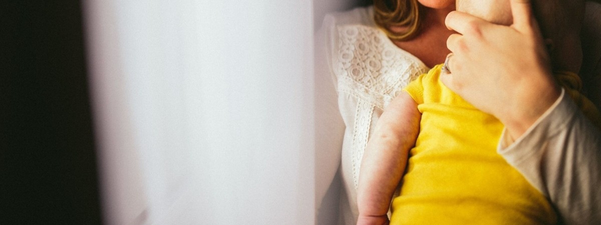 Polka musi odsiedzieć wyrok, chociaż samotnie wychowuje dziecko. Nie chce oddać syna opiece społecznej