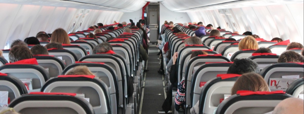 Wytyczne dla branży lotniczej: konieczne miejsce odstępu między pasażerami