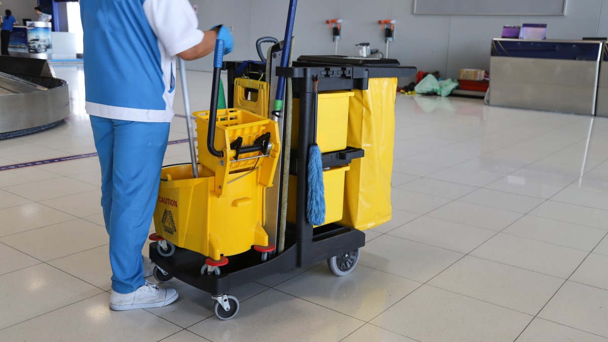 Środki kontroli infekcji dotkną pracowników w Norwegii. Rząd przedłuża dla nich programy pomocowe