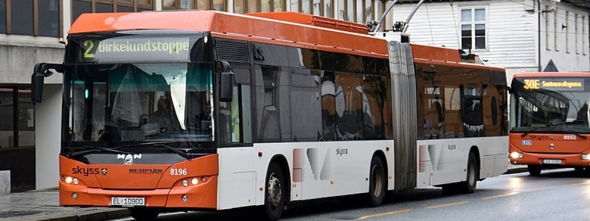 Ograniczenia w transporcie zbiorowym. Metr odstępu między pasażerami