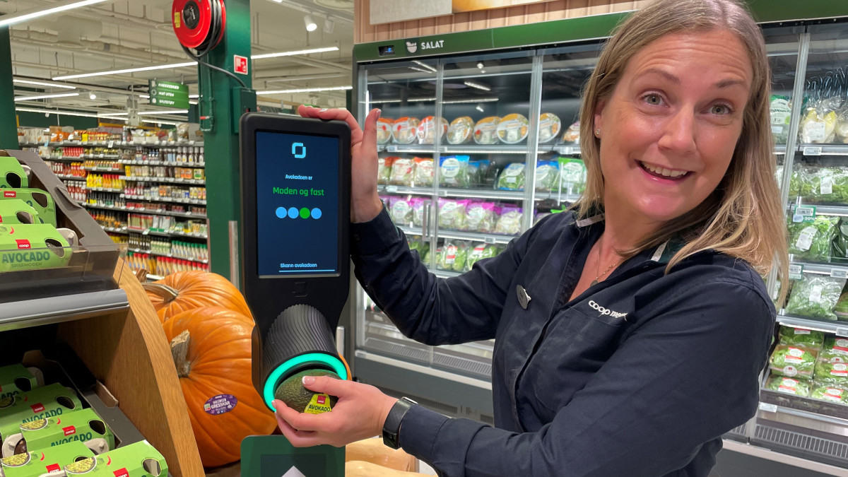 Nie każdy bohater nosi pelerynę. Norweski supermarket pomoże kupić... idealne awokado
