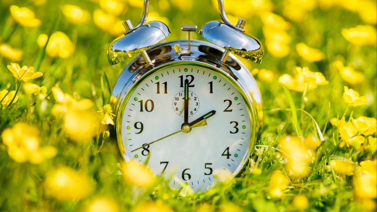 Zmiana czasu 2023: przestawiamy zegarki