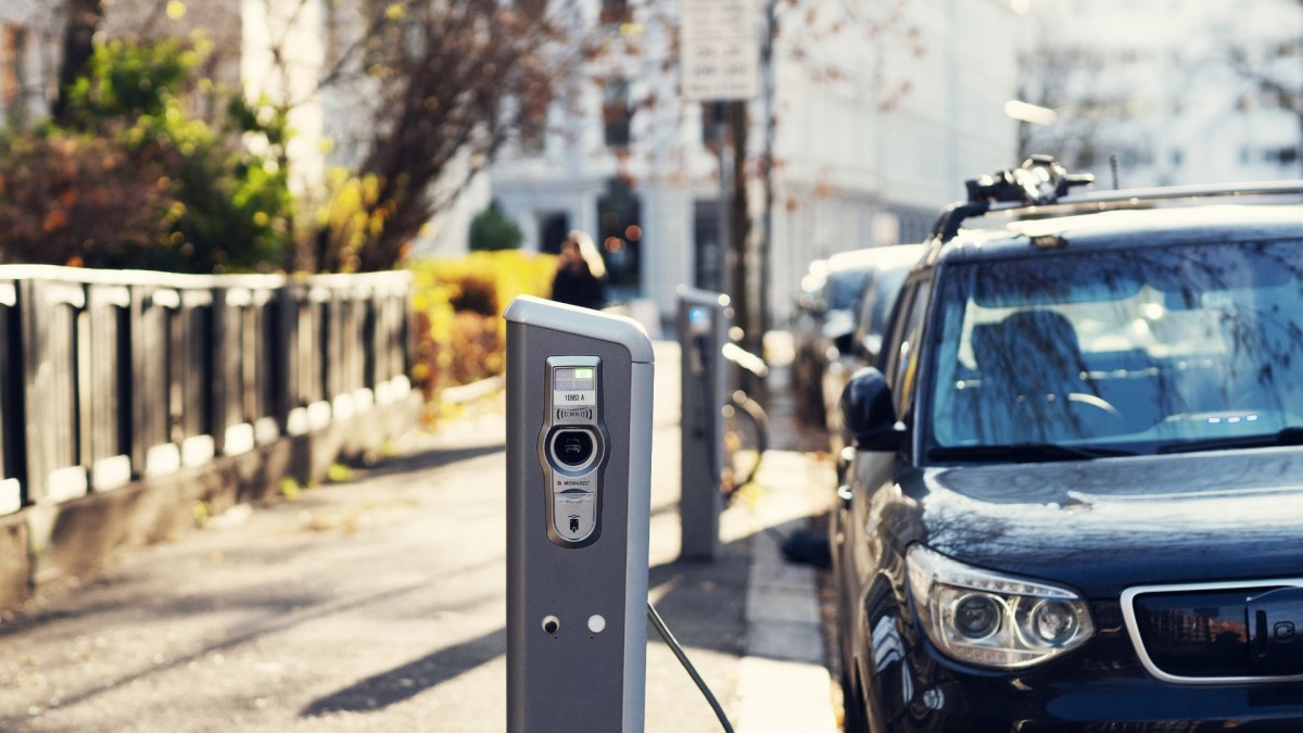 Elbile zdominowały w maju rynek: Norwegowie gotowi na wakacje z elektrykiem