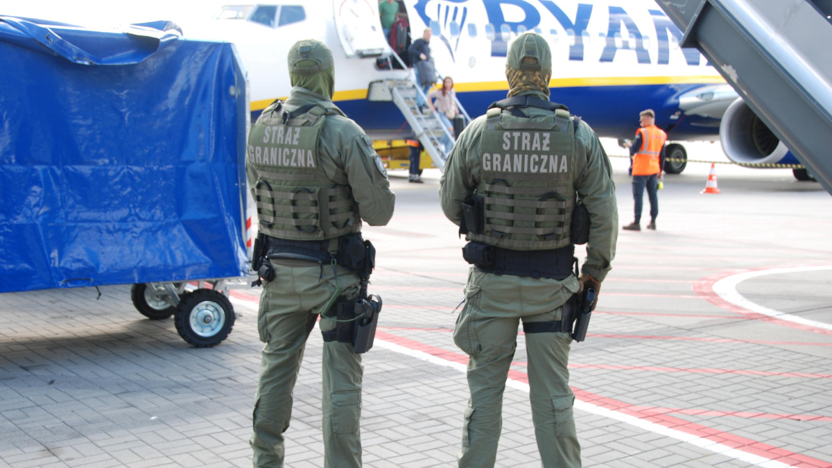 Wezwali do Polaka oddział specjalny. 33-latek zakłócał lot z Norwegii