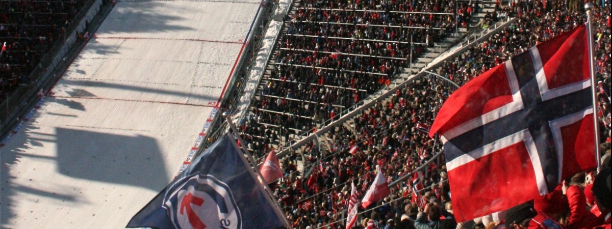 Gospodarze triumfują w jubileuszowej drużynówce na Holmenkollen. Polacy poza podium