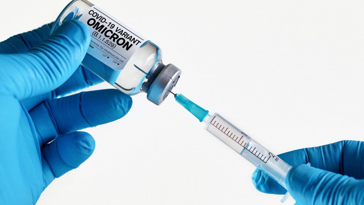 Szczepionka na Omikron już w marcu? Pracują nad nią Pfizer i Moderna