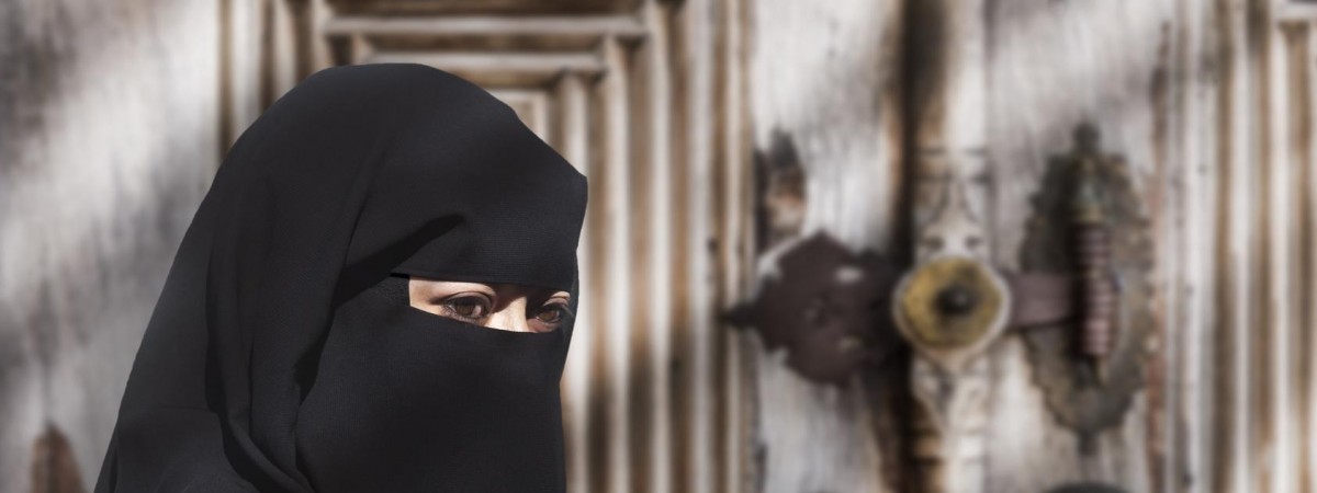 Odsłonięte twarze bez wyjątków: od dziś w szkołach nie wolno nosić nikabów