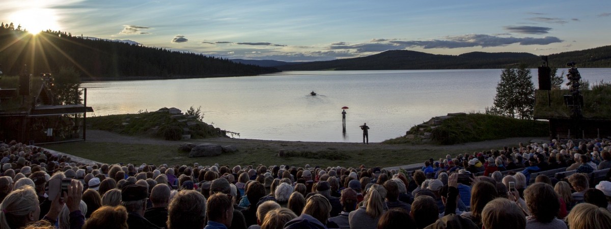Kultowy spektakl po 30 latach w innej formie: aktorzy zatańczą na wodzie jako… hologram
