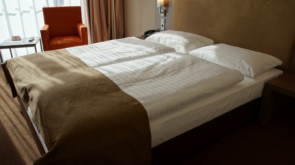 Spotkanie z dziećmi w Polsce a kwarantanna hotelowa po powrocie do Norwegii. Urząd wyjaśnia wątpliwości