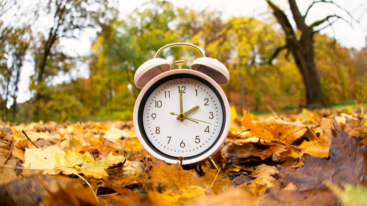 Czas zimowy 2024: przestawiamy zegarki o godzinę do tyłu