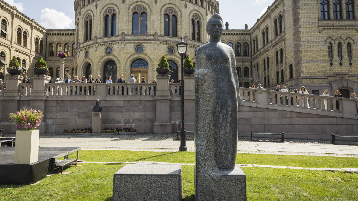 Nowy pomnik przed norweskim parlamentem. Kim byłaś, Anno Rogstad?