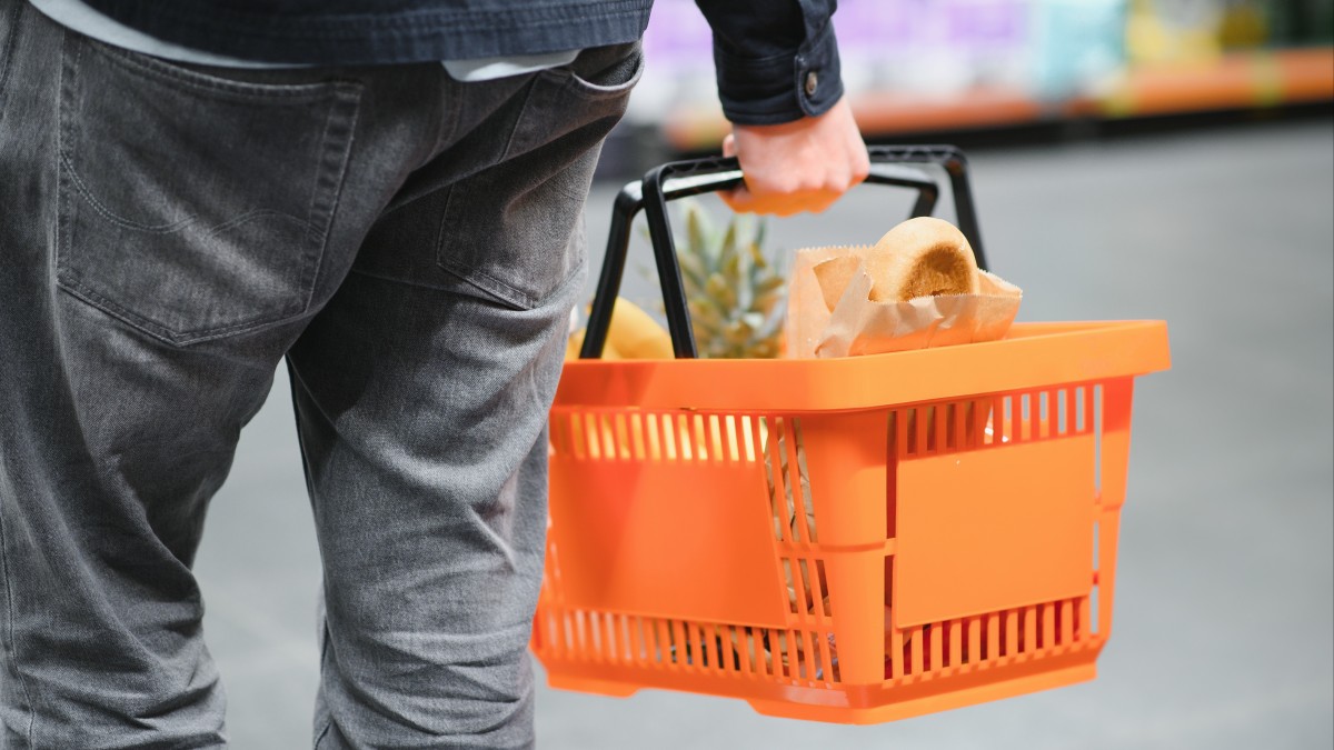 Ceny w Polsce i Norwegii. Ile procent pensji trzeba wydać, by opłacić koszyk zakupowy?