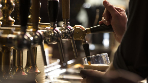 Nie zniosą zakazu serwowania alkoholu. Wniosek przepadł w Stortingu