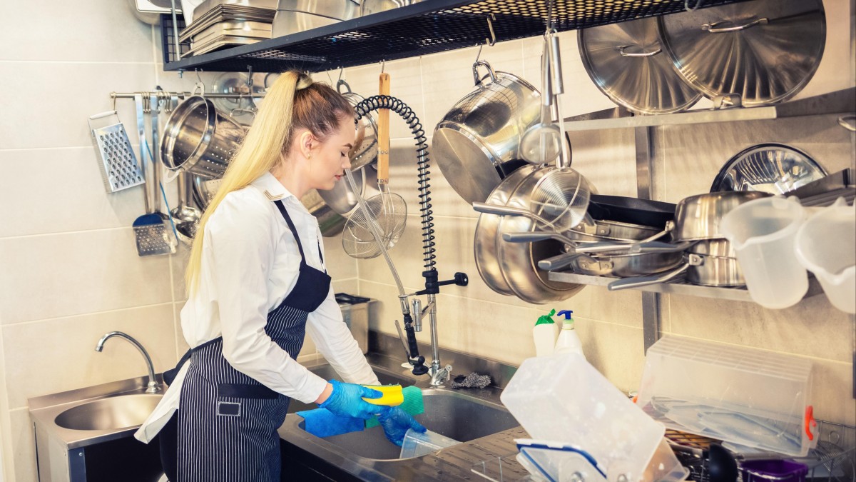 Niepewne grafiki i za krótkie przerwy: więcej wykroczeń w pracy sezonowej