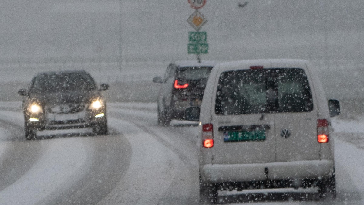 Trudne warunki na drogach w Oslo i okolicach. Opóźnienia i odwołane kursy komunikacji 