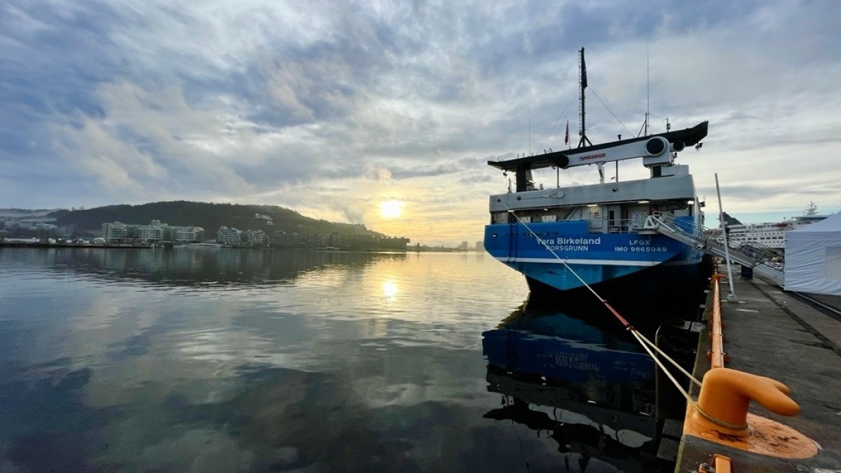 Pionierski bezzałogowy i elektryczny kontenerowiec odbył pierwszy rejs. Będzie pływał po wodach Norwegii