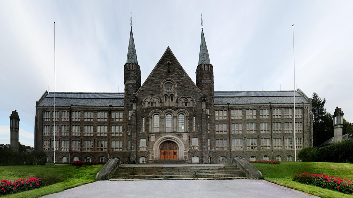 „Czacie GPT, napisz mi licencjat”: Norwescy studenci wyrzuceni z uczelni za korzystanie z AI