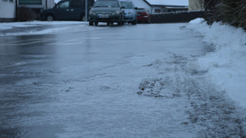 Uwaga na drogach: meteorolodzy ostrzegają przed marznącym deszczem