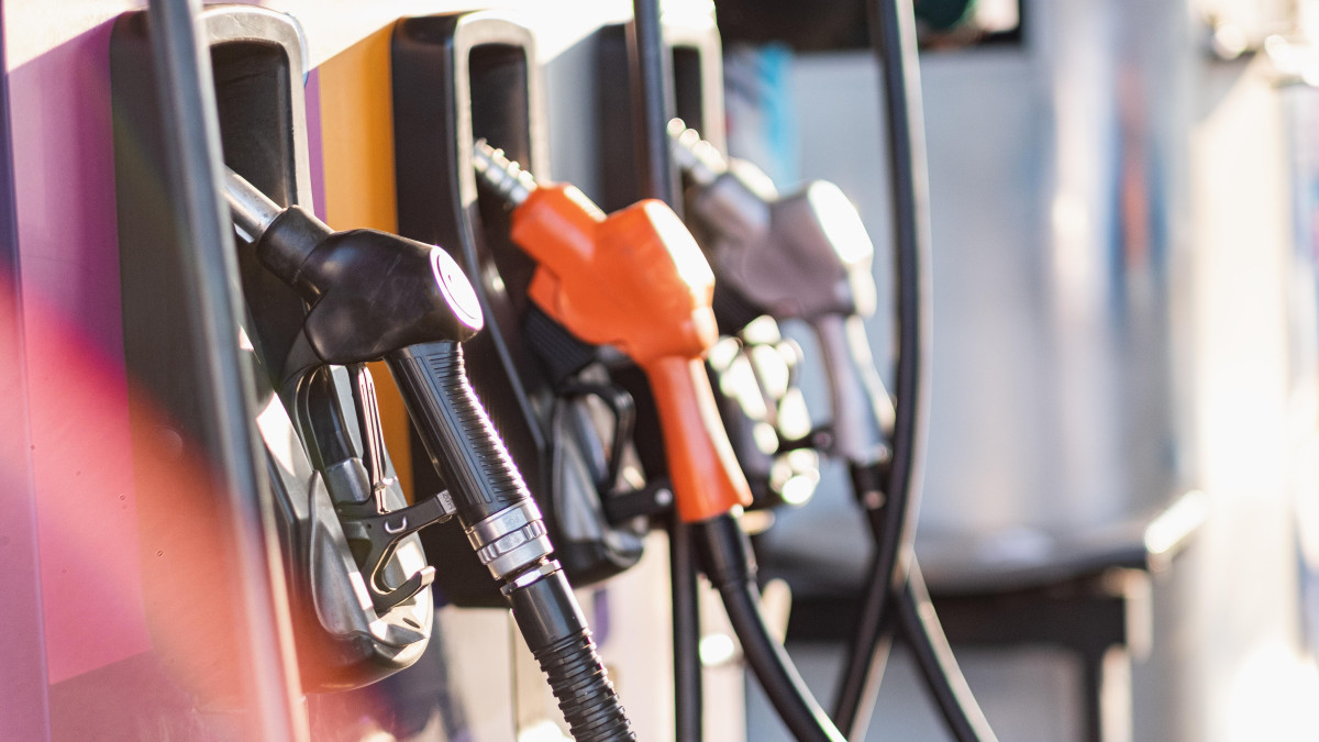 Szwecja obniża ceny paliw, Norwegia czeka. Stoltenberg wskazuje, dlaczego to nie rozwiąże problemu