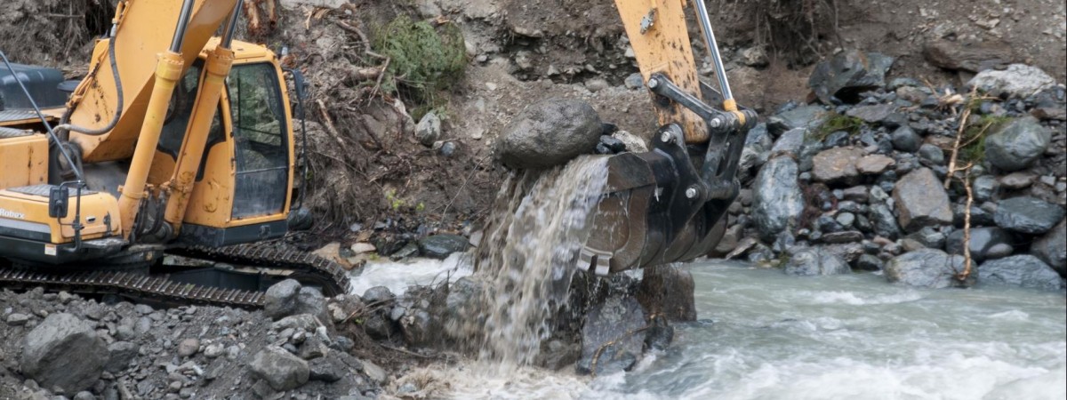 Silne osuwiska na zachodzie kraju. Wiele budynków i dróg zniszczonych