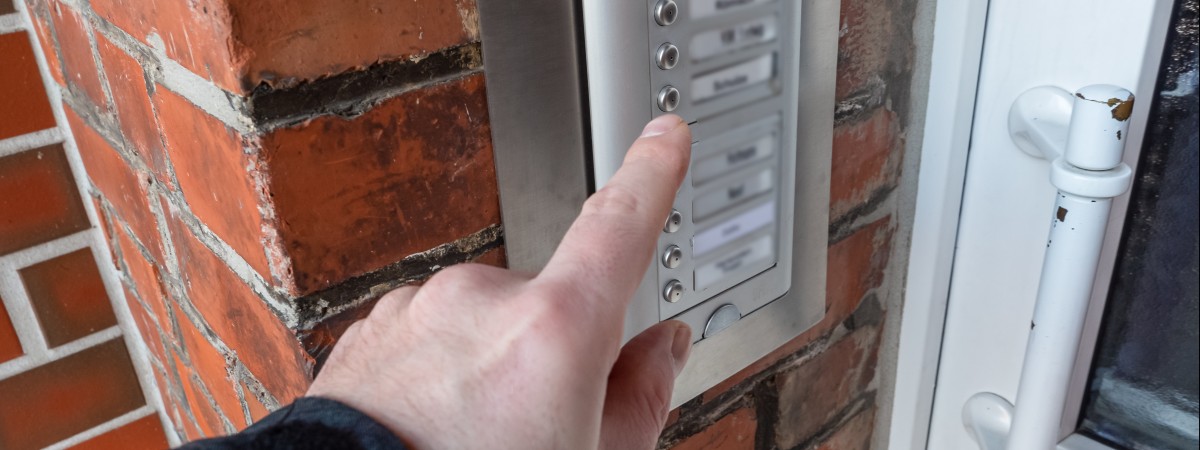 Podają się za pracowników służby zdrowia, chcą badać na obecność koronawirusa. Nie wpuszczajcie ich do domów 