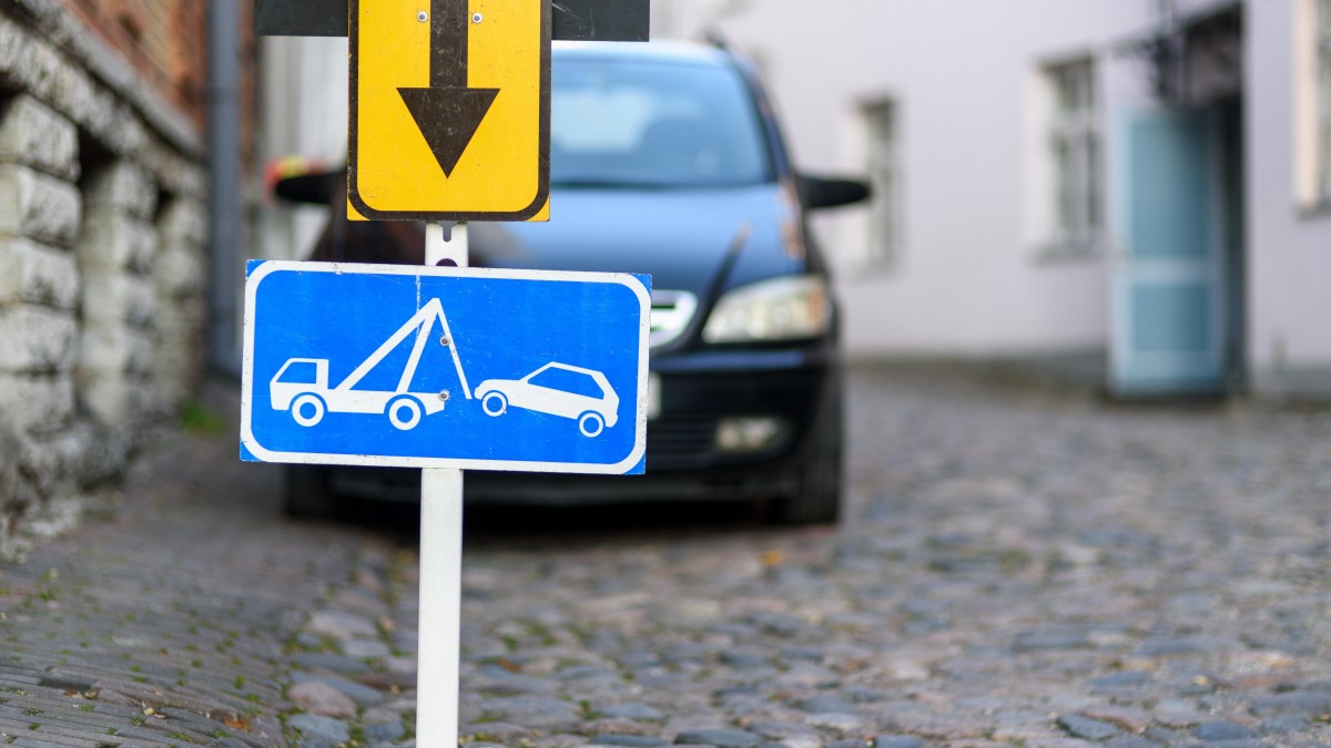 Odholowali twój samochód? Poznaj swoje prawa