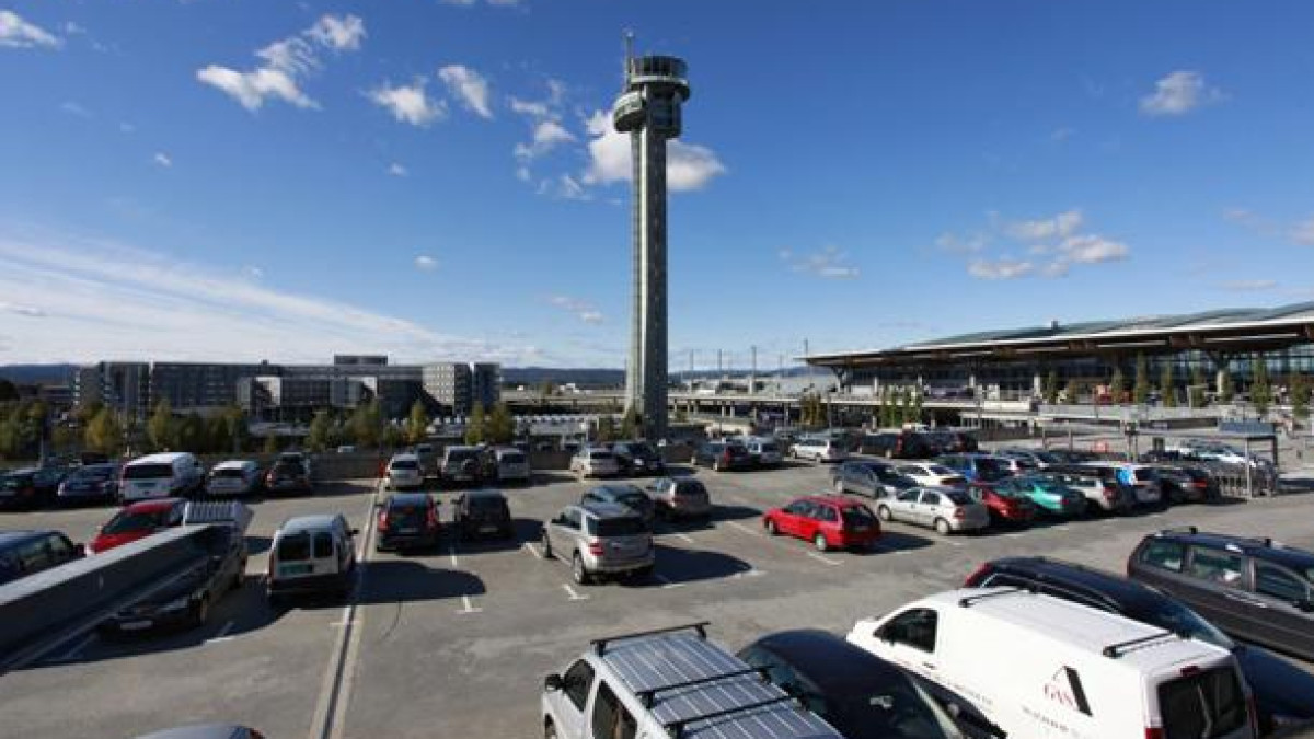 Avinor walczy z chaosem przy lotnisku w Oslo. Chce bezpłatnych miejsc parkingowych