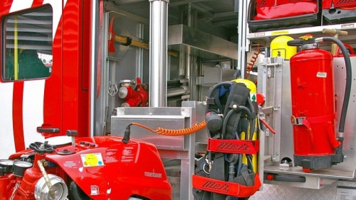 Wybuch i silny pożar w fabryce recyklingu metalu. Nie żyją dwie osoby