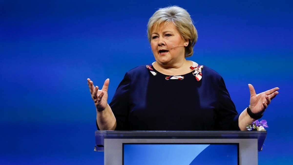 Spadek popularności Erny Solberg: skutki urodzinowej wpadki czy zmęczenie pandemią?