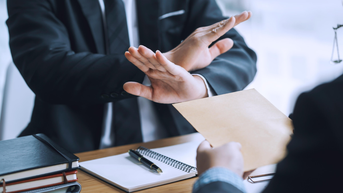 Więzienie i odszkodowanie za zaniżanie wynagrodzenia. Zapadł pierwszy wyrok w sprawie