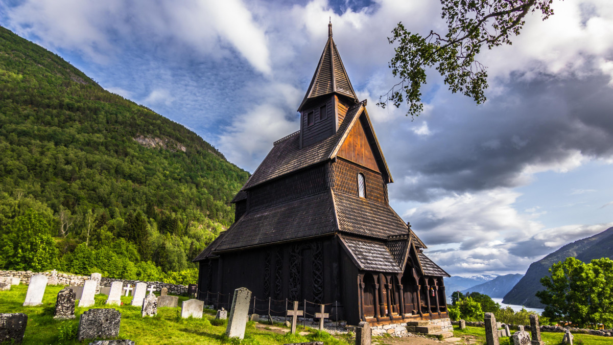 Na ratunek norweskiemu dziedzictwu kulturowemu. Kościoły klepkowe otrzymają miliony koron na konserwację