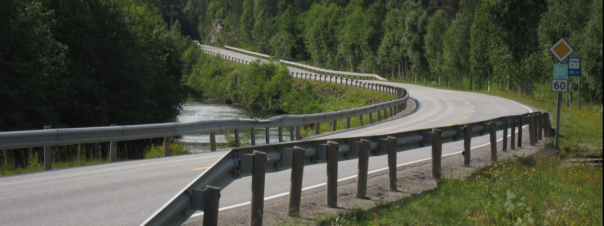 Kilkunastu rannych obcokrajowców, troje w stanie krytycznym. Tragiczny wypadek w Sogn og Fjordane