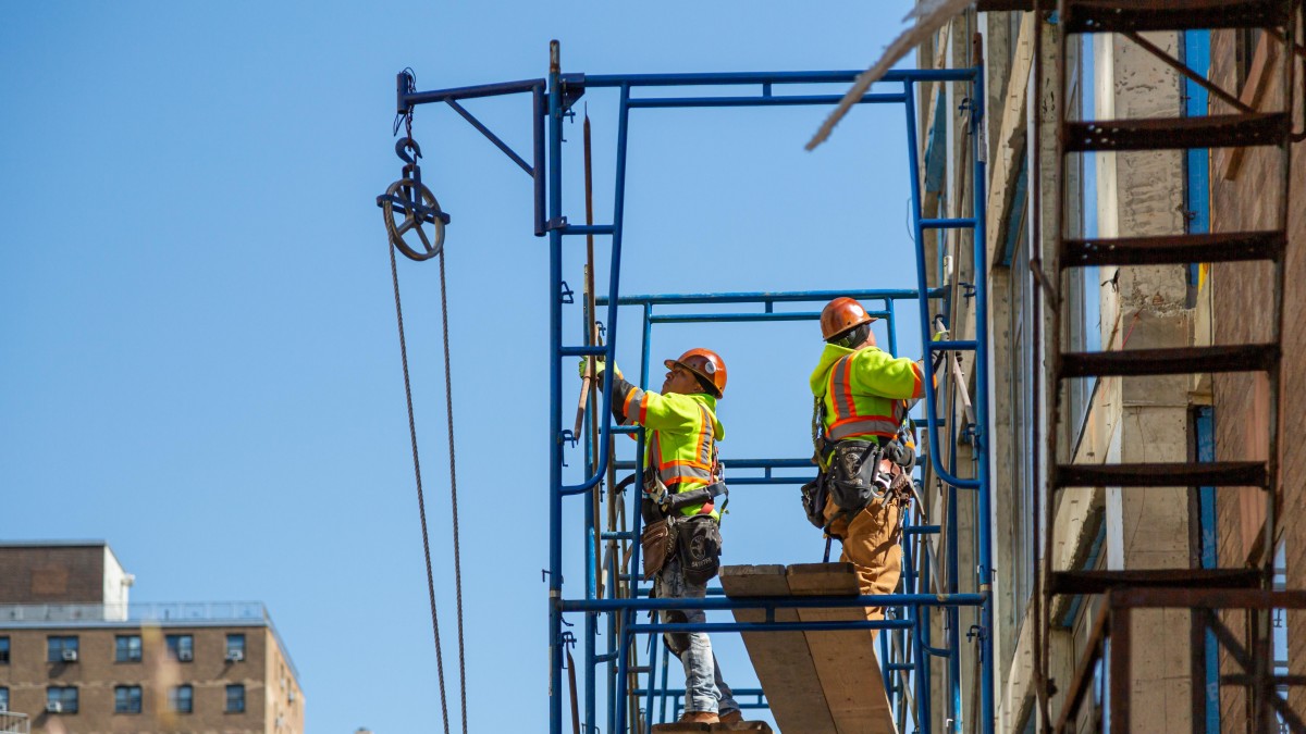 Nowe stawki minimalne w budowlance. Pracownicy zarobią więcej