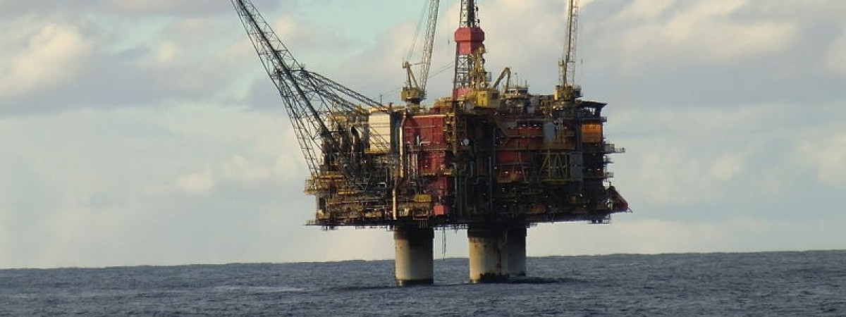 Statek dostawczy zderzył się z platformą wiertniczą. Ewakuowano ponad 200 osób