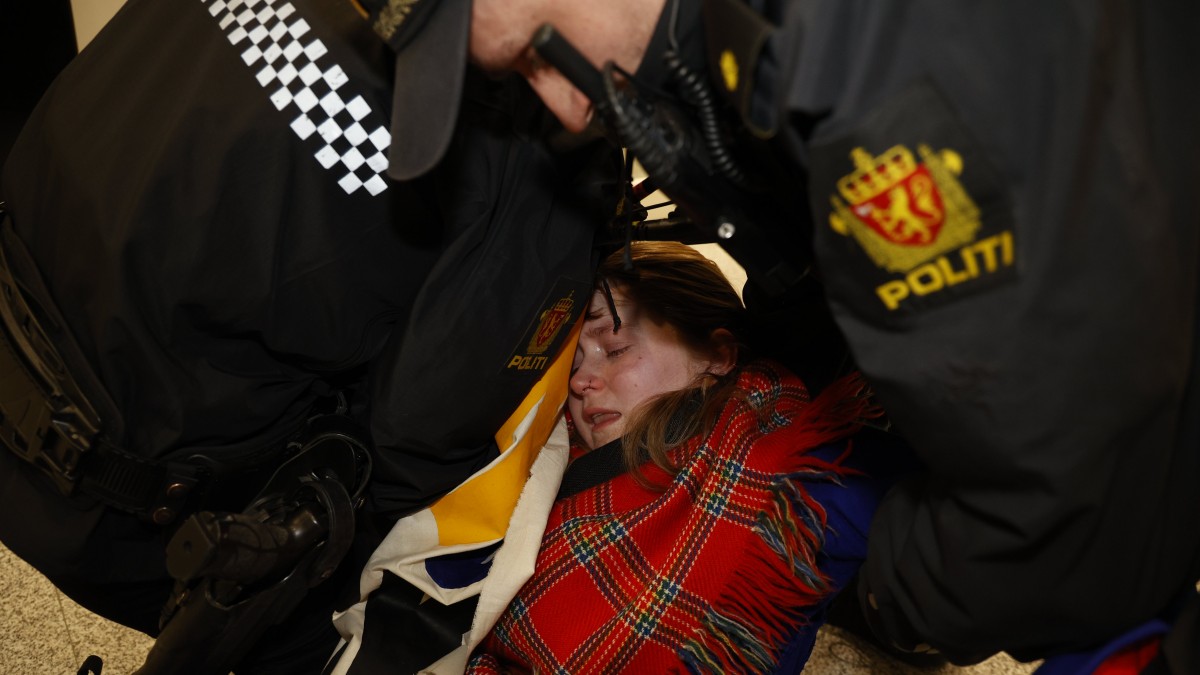 Demonstranci usunięci siłą z Ministerstwa Energii. Wśród protestujących Greta Thunberg