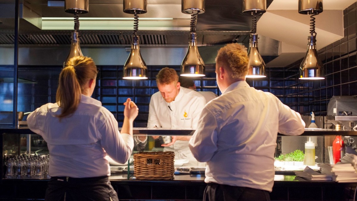 Prawo pracy: młodzi pracownicy nie mogą pracować po godzinie 21