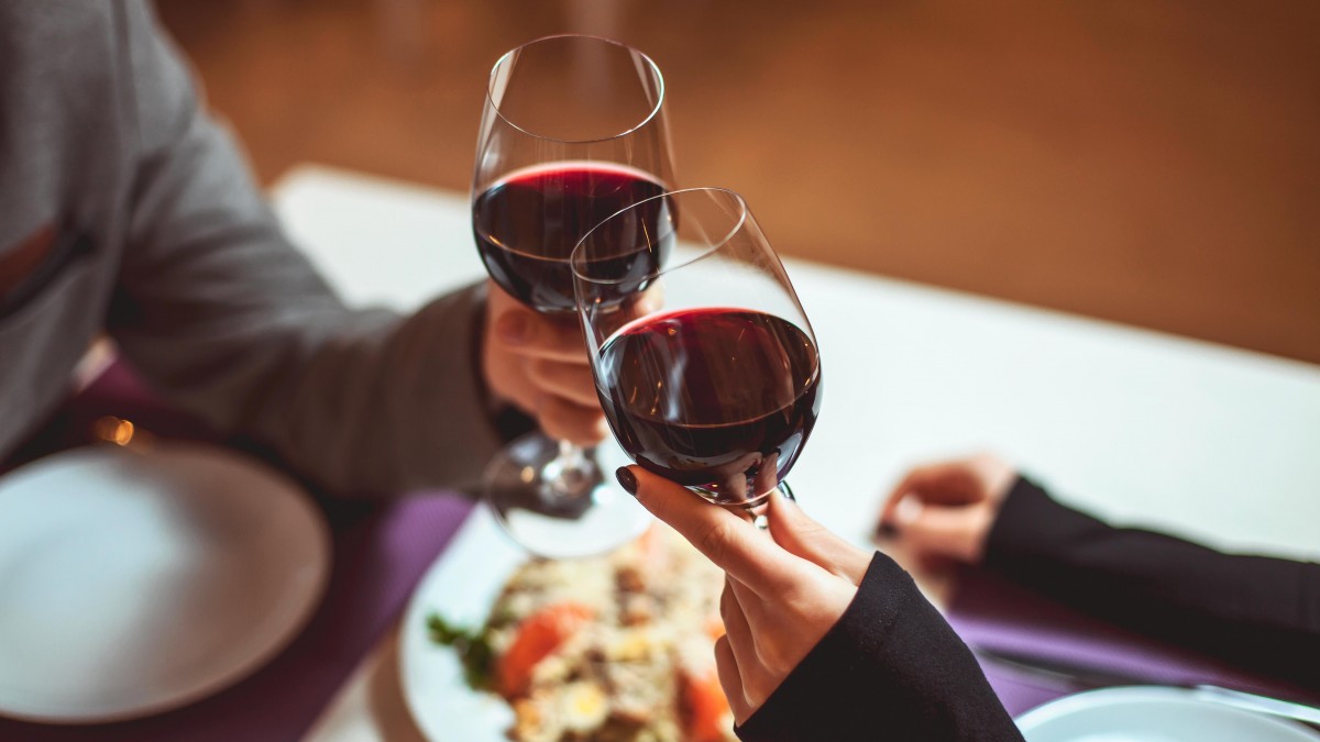 Chcą natychmiastowego zniesienia zakazu serwowania alkoholu. Wniosek trafił do Stortingu