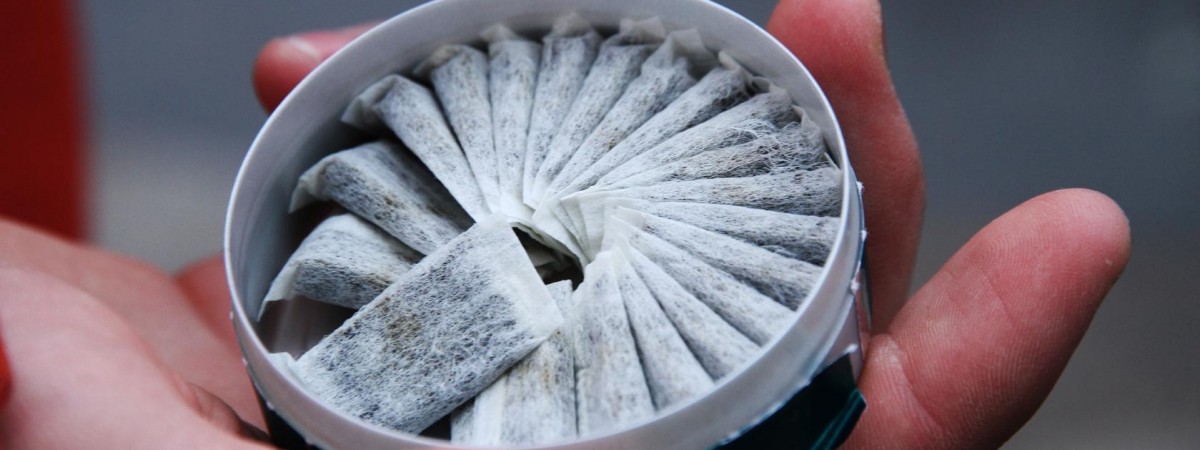 „Jestem w Polsce, dzwonię po snusmanna”. Uzależnieni Norwegowie dla snusu potrafią złamać prawo