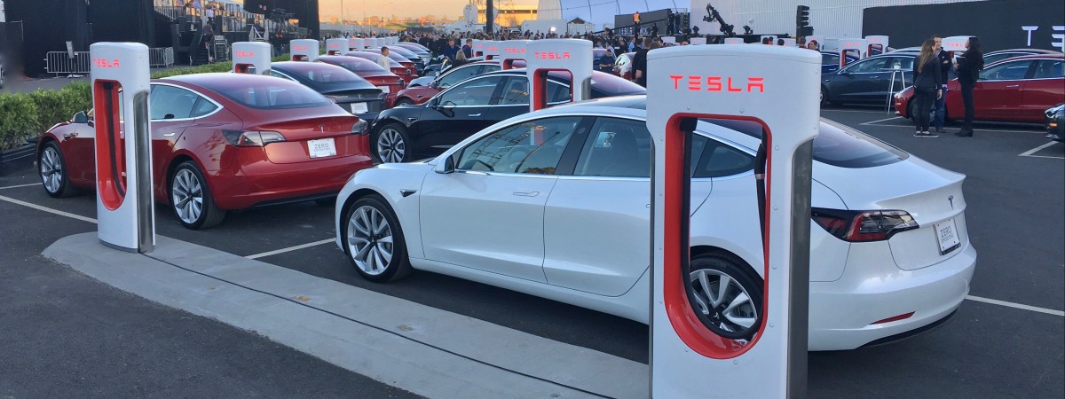 Tesla najchętniej kupowanym autem nad fiordami. Model 3 zdeklasował nawet Volkswagena