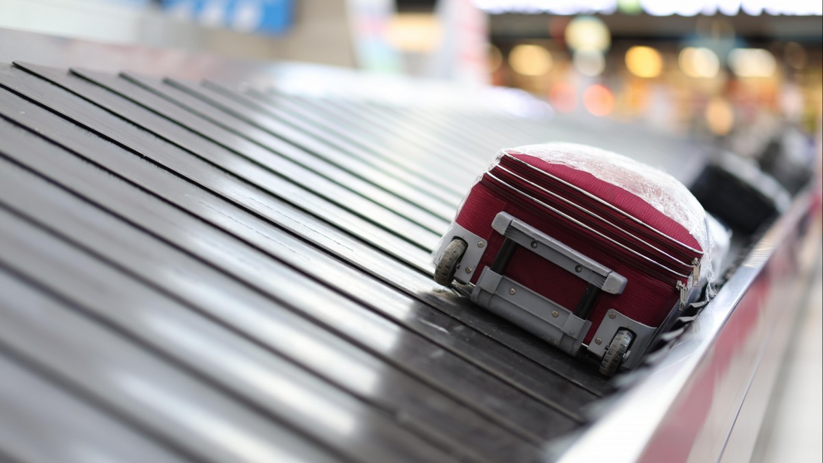 Zgubiony, uszkodzony lub opóźniony bagaż? O tym trzeba pamiętać 