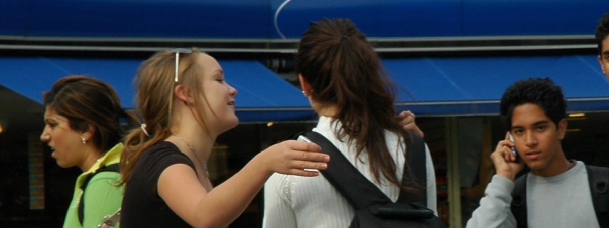 „Homo” i „hore” ulubionymi przekleństwami młodzieży. Niewiele ustępuje im również… Polak