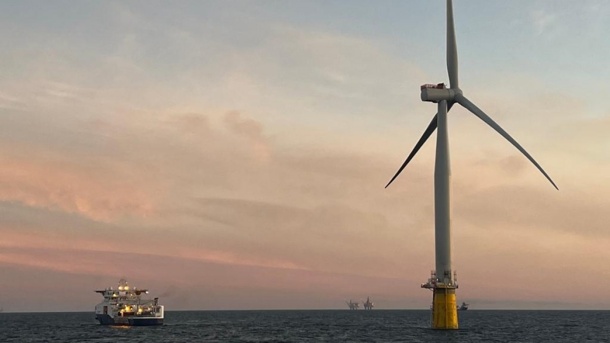 Największa pływająca farma wiatrowa ruszyła z produkcją prądu. Zasila norweskie platformy