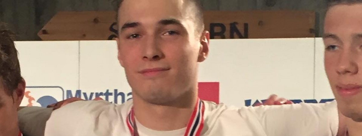 Zaczynał na miejskim basenie, pływając między turystami. Dziś 22-letni Polak jest mistrzem