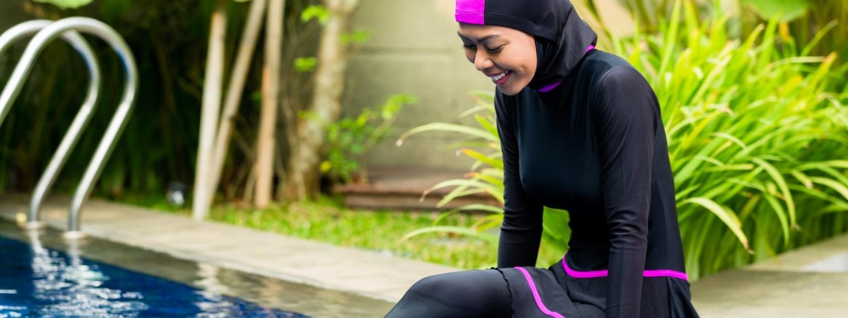 Na basen w burkini? Podstawówka pozwoliła muzułmańskim uczennicom kąpać się w pełnych kostiumach