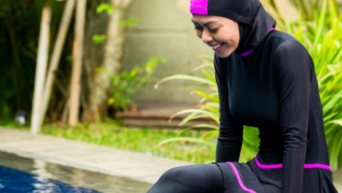 Na basen w burkini? Podstawówka pozwoliła muzułmańskim uczennicom kąpać się w pełnych kostiumach