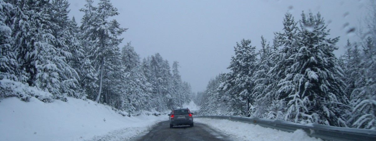 Wieczorem śnieg znów uderzy. Wyruszcie szybciej: ostrzegają kierowców meteorolodzy