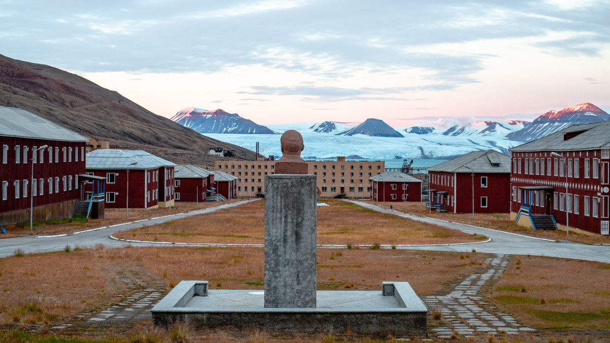 Svalbard w cieniu konfliktu: trwa symboliczna wojna o Arktykę