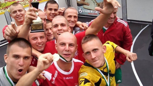 Reprezentacja Polski Bezdomnych walczy w Oslo. Proszą o doping