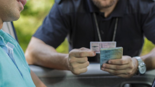 Cyfrowe prawo jazdy i prace społeczne za nieopłacone mandaty: od dziś ważne zmiany dla kierowców